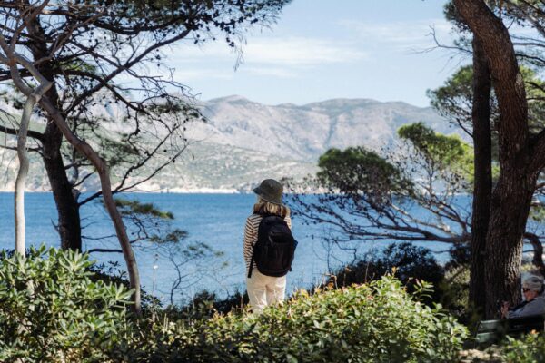 Voyager seule en tant que femme : le guide sans filtre - Photo par Aakash Goel